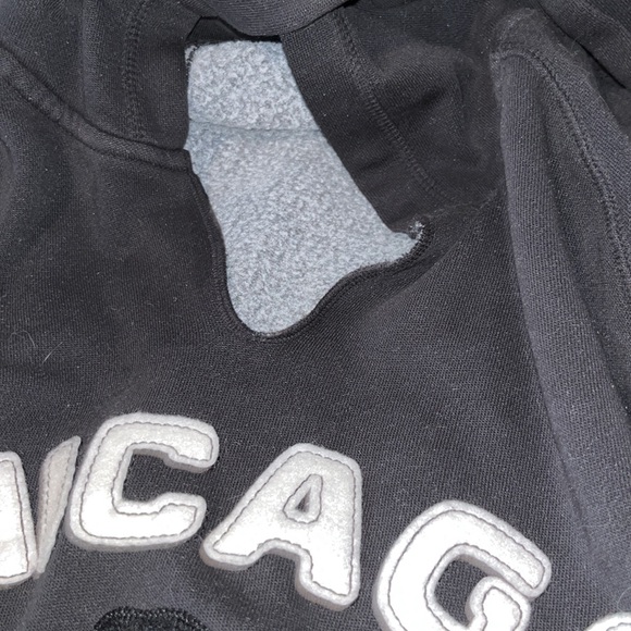 Chicago Blackhawks size L Black hoodie with pocket Genuine - Picture 5 of 9